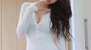韩国小姐姐试穿优衣库,时尚穿搭演绎简约之美