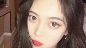 抖音小姐姐带着美瞳跳舞,抖音小姐姐演绎视觉盛宴