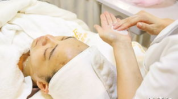 两个小姐姐脸部按摩视频,两位小姐姐教你轻松焕发青春光彩