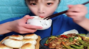 国外小姐姐吃猪头肉吗,猪头肉的魅力之旅